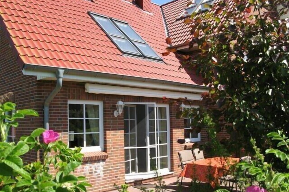 Idyllic holiday home, 100sqm living space with big garden, 300 mtr to the beach