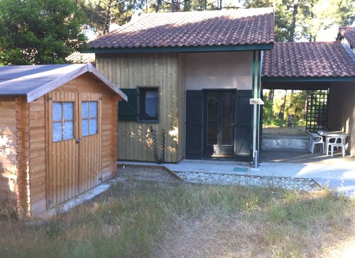 House in residence, quiet location, on the edge of the wood, near the ocean