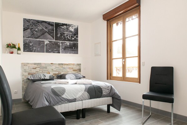 2 chambres, fer et planche à repasser, Wi-Fi, literie fournie