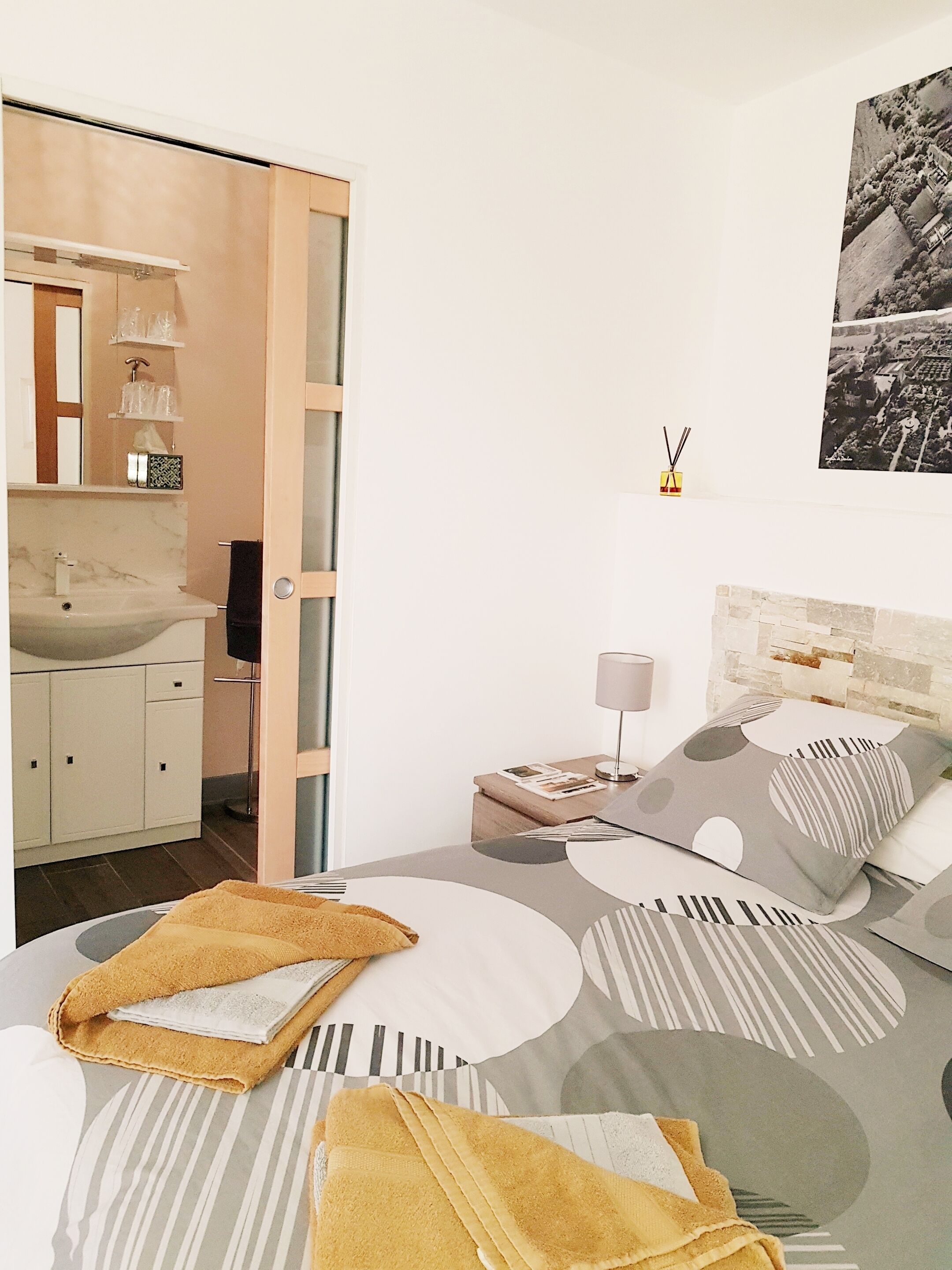 2 bedrooms, iron/ironing board, WiFi, bed sheets