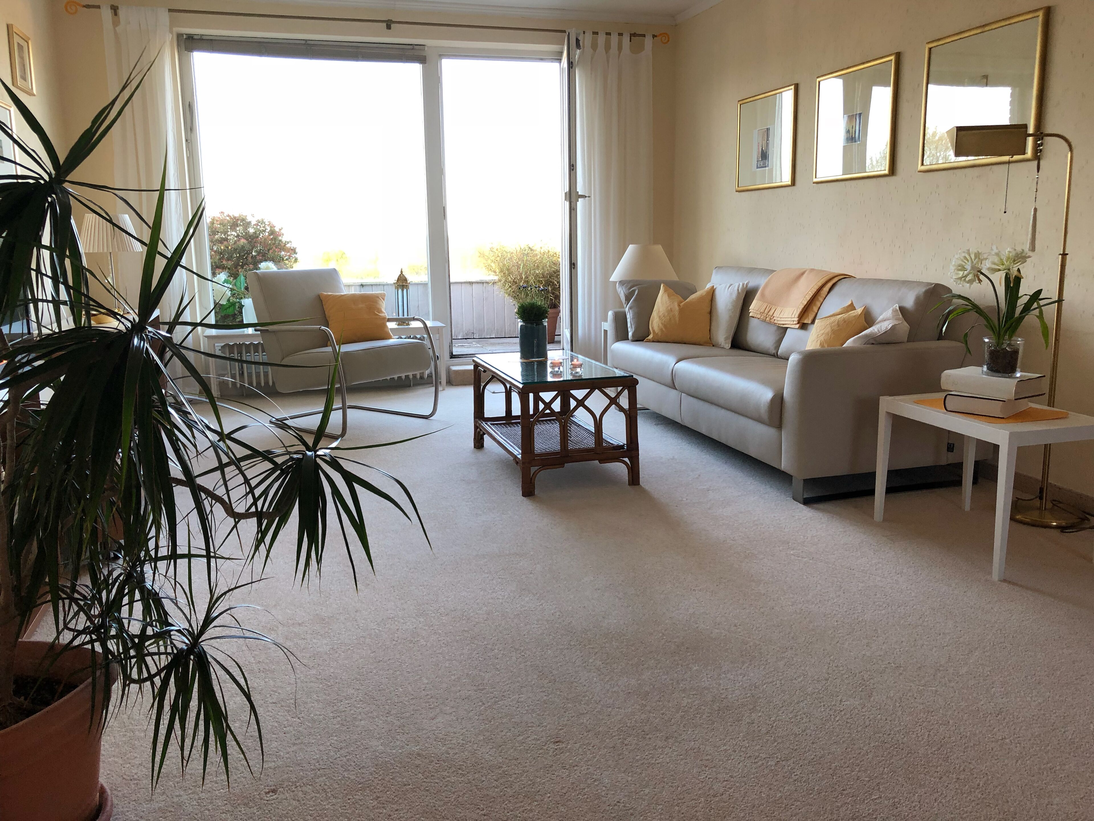 Penthouse apartment with sea views and close to the beach