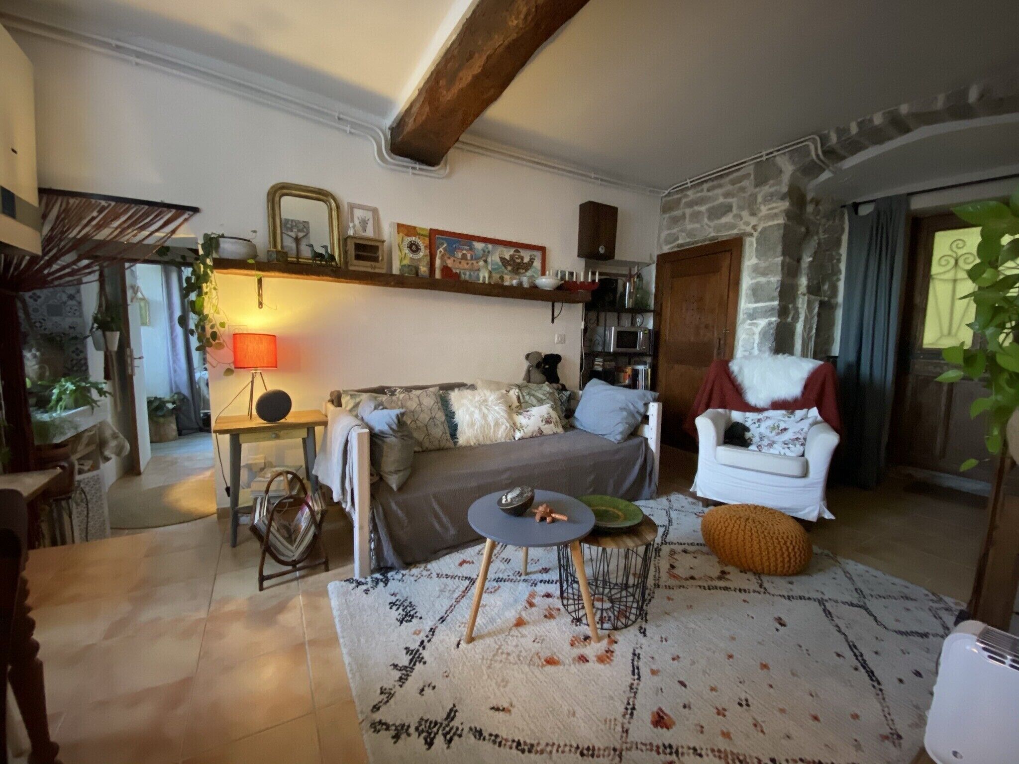 Apartment on the ground floor of an old house in the heart of Sauve