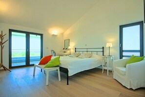 4 Schlafzimmer, Zimmersafe, Bügeleisen/Bügelbrett, WLAN