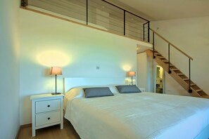 4 Schlafzimmer, Zimmersafe, Bügeleisen/Bügelbrett, WLAN