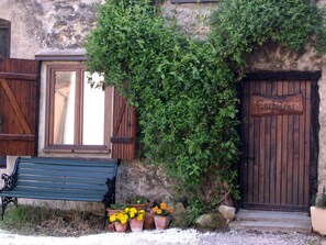 Exterior detail - Cosy gîte based in the heart of a rural village, 25 mins from Carcassonne (Escueillens-Et-Saint-Just-De-Bélengard)
