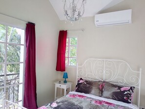3 bedrooms, in-room safe, Internet, bed sheets