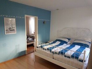 3 chambres, fer et planche à repasser, lit parapluie, Wi-Fi gratuit