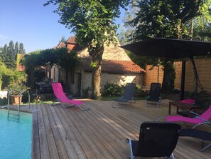 Piscina a l'aire lliure i piscina climatitzada 