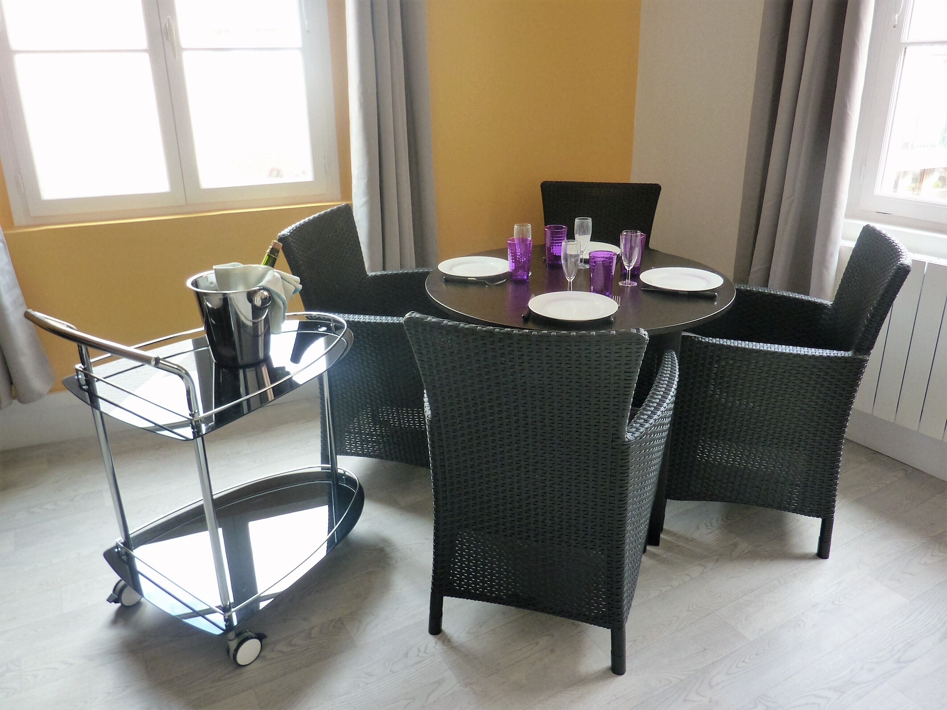 Apartment between beach and marina in the city center