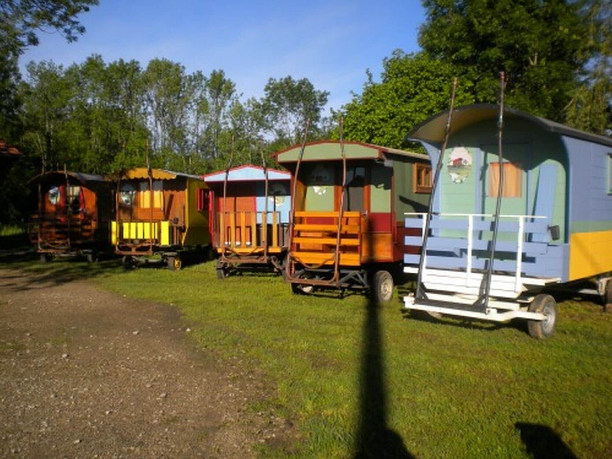 STAYS IN ROULOTTE WITH HORSE "DISCOVERY OF THE VAL OF LOVE" AND ROOMS D HOTES