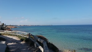 Beach nearby, sun-loungers - NEW LUXURY APARTMENT WITH SEA VIEW (Alicante)