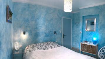 2 bedrooms, iron/ironing board, travel crib, free WiFi