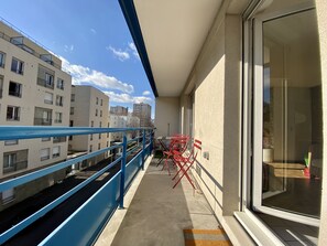 Property grounds - LA HALLE - with balcony and parking (Lyon)