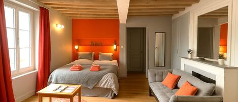 1 dormitorio, tabla de planchar con plancha, wifi y ropa de cama