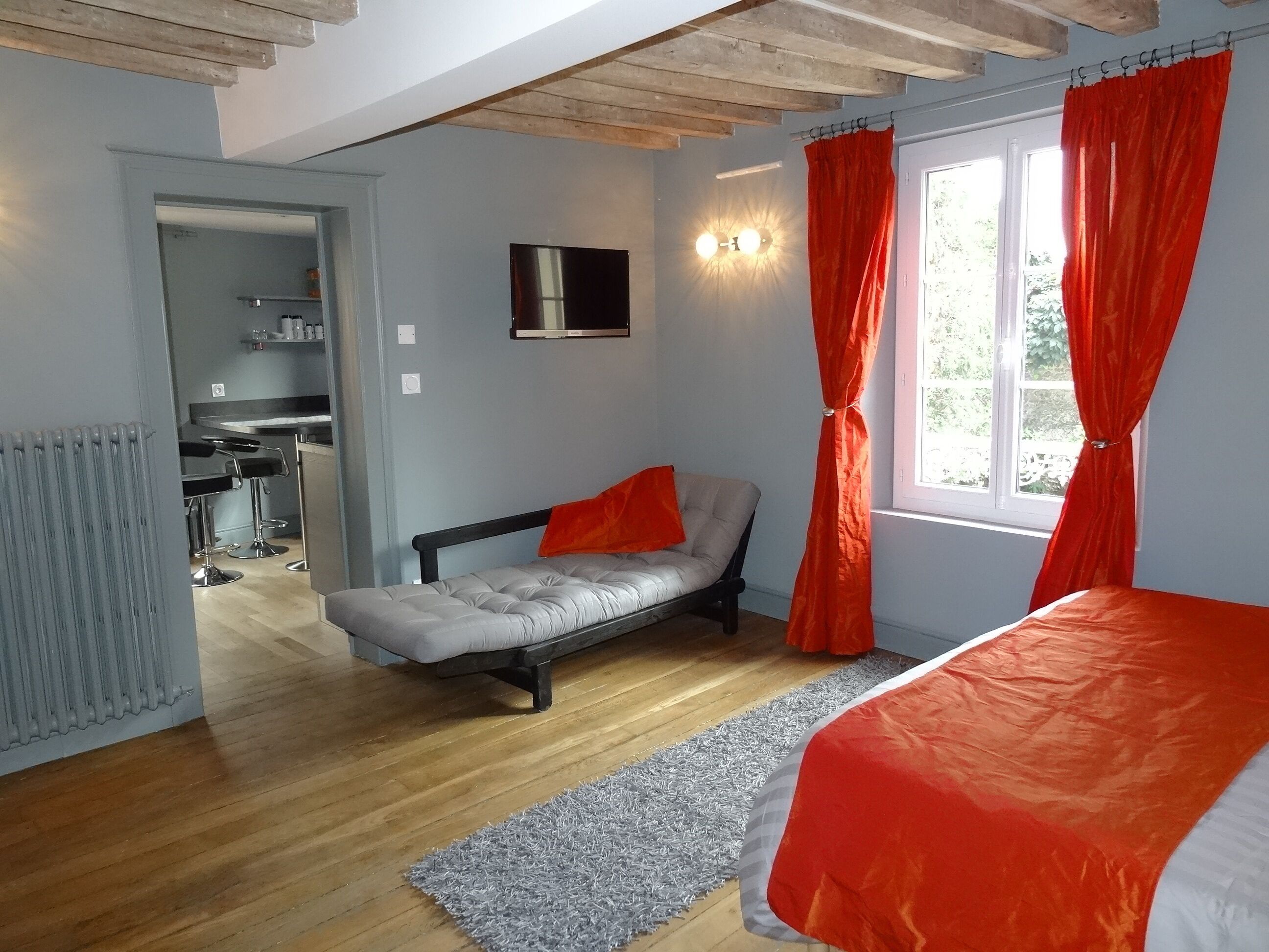 Beautiful apartment 35m2 Chartres center with parking