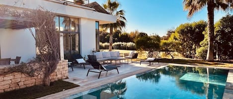 Outdoor pool, a heated pool