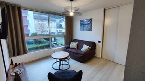 Smart-TV, DVD-Player, Stereoanlage