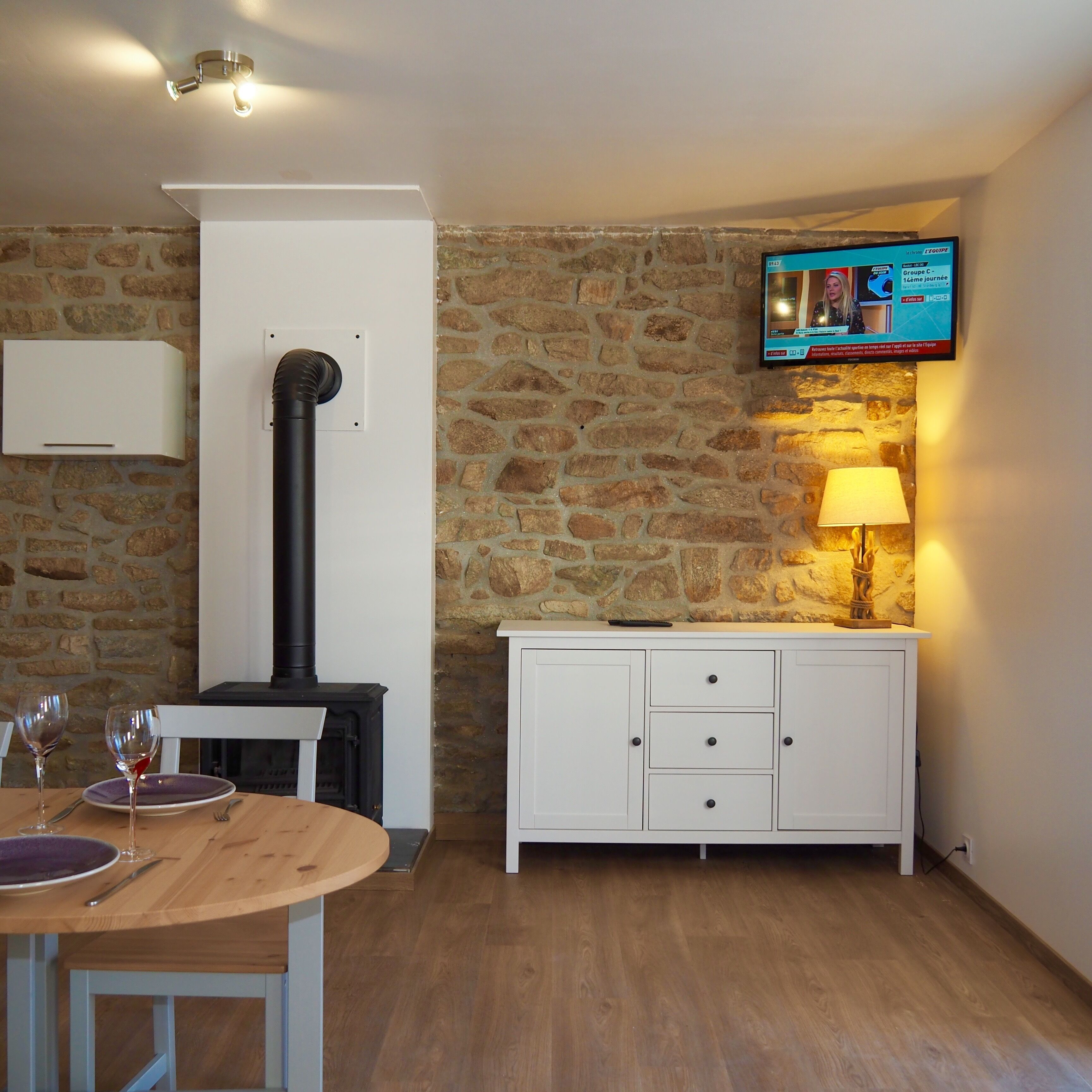 2 Completely renovated seaside holiday homes with heated pool