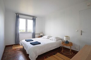 4 chambres, fer et planche Ă repasser, accĂšs Internet, draps fournis