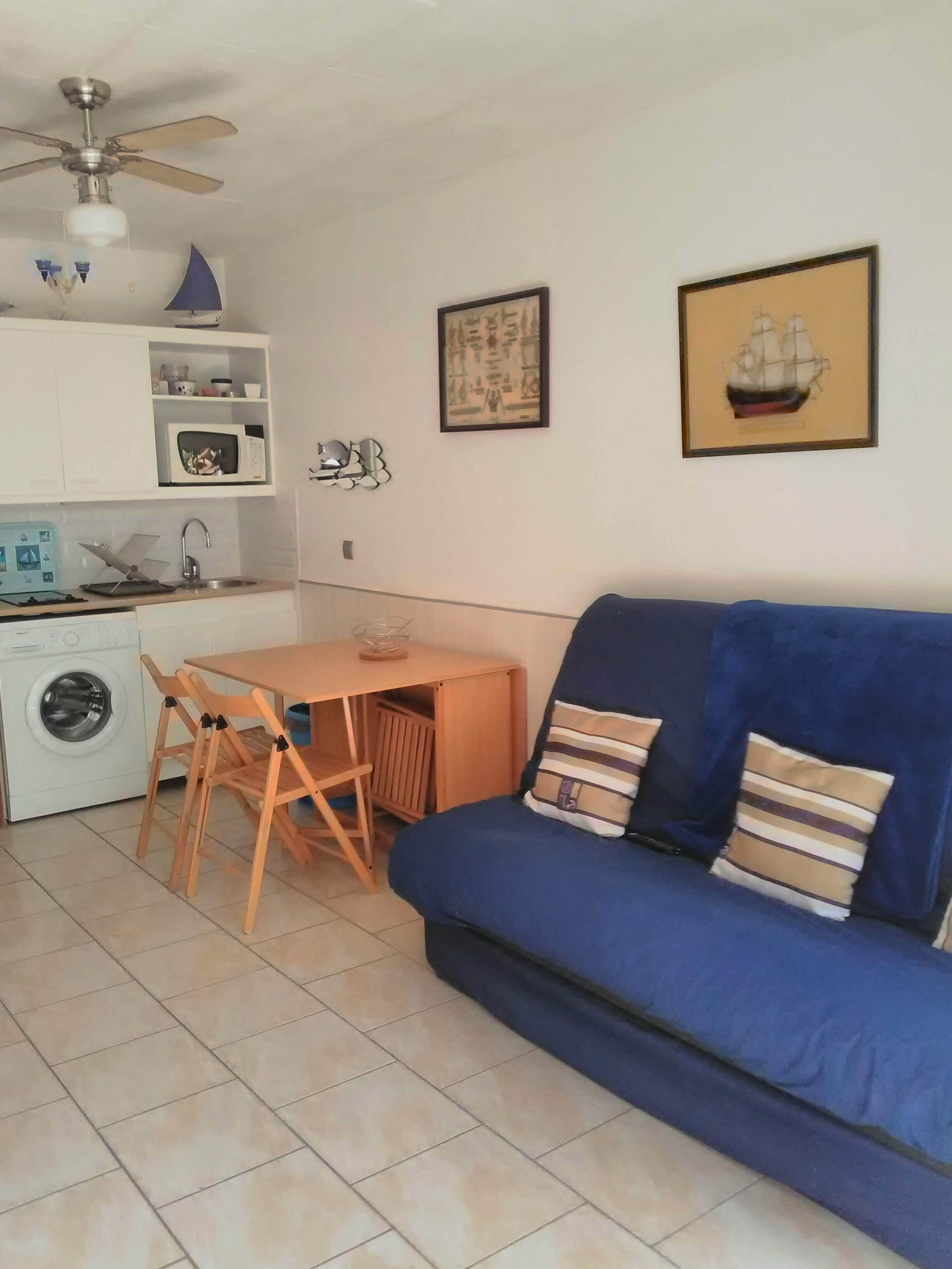 STUDIO NEAR LAKE PONANT