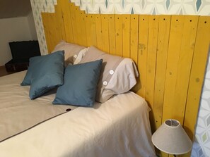 3 chambres, fer et planche à repasser, lit parapluie, accès Internet