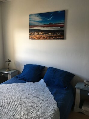 3 chambres, fer et planche à repasser, lit de bébé portatif