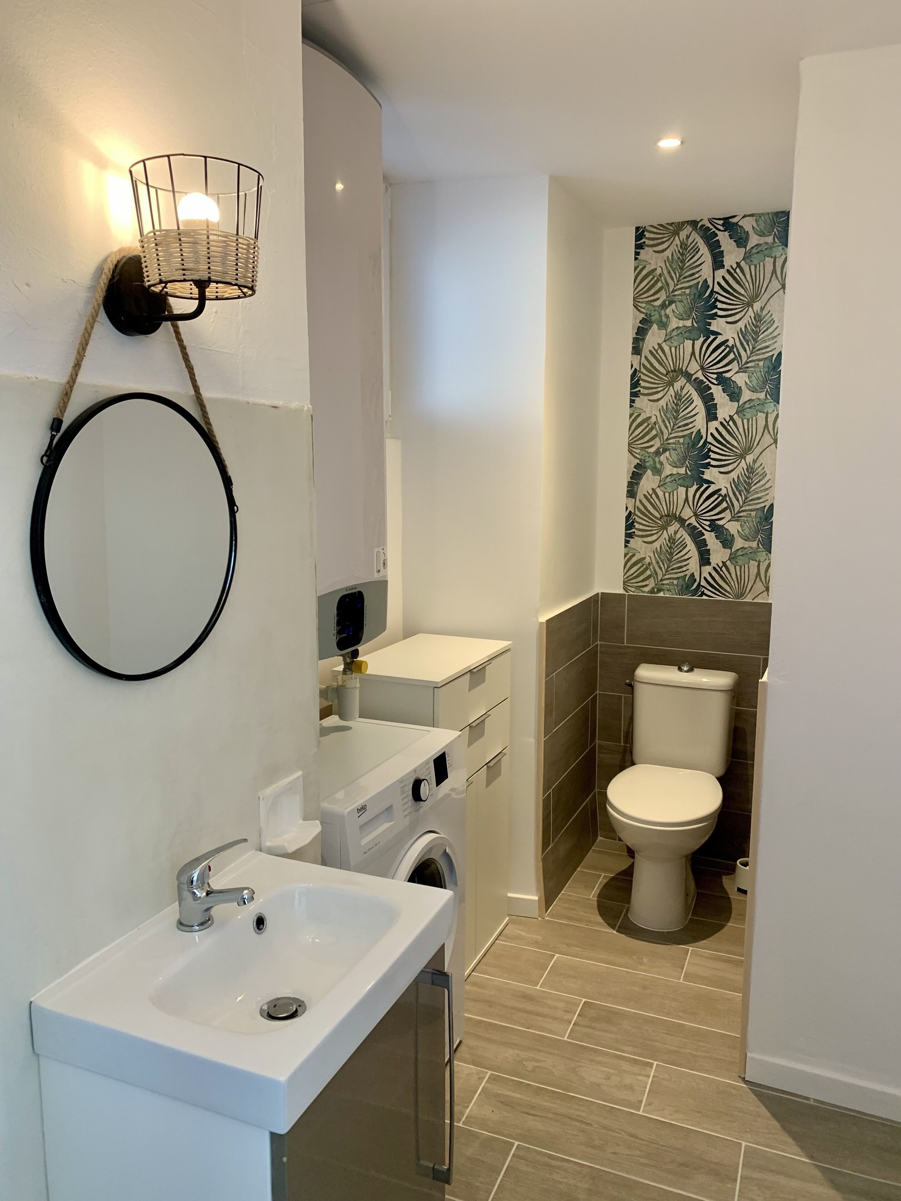 La fontaine, gîte 70 m2, village center, in renovated house with 4 gîtes