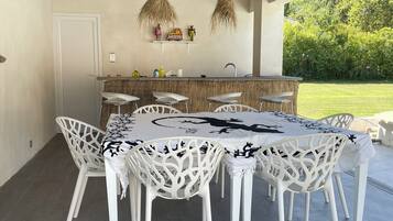 Outdoor dining