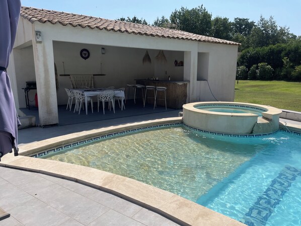 Piscine extérieure, piscine chauffée