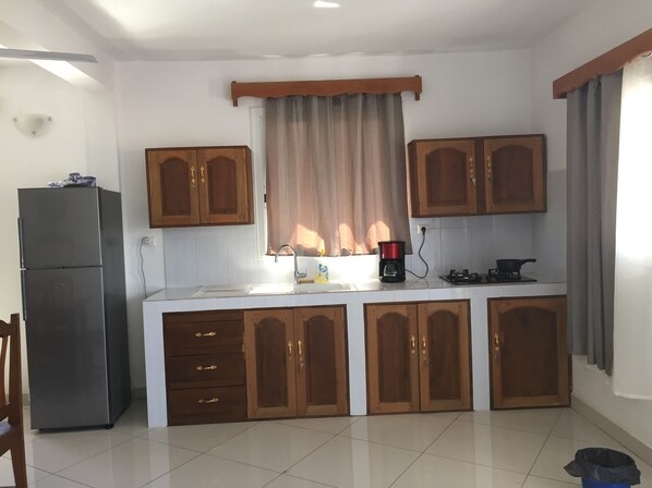 Réfrigérateur, cafetière/bouilloire