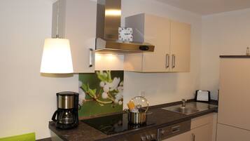 Kühlschrank, Ofen, Herdplatte, Geschirrspüler