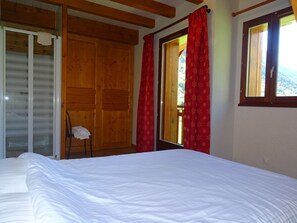 4 chambres, fer et planche à repasser, Wi-Fi gratuit, draps fournis