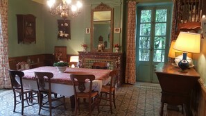 Dining - Domaine de Berre with 1ha Park and Pool House (Berrias-Et-Casteljau)