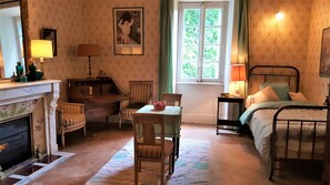 6 bedrooms, iron/ironing board, free WiFi, bed sheets - Domaine de Berre with 1ha Park and Pool House (Berrias-Et-Casteljau)