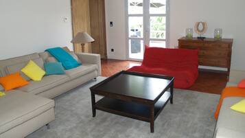 TV, fireplace, DVD player, stereo