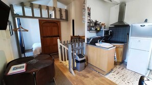 1 bedroom, iron/ironing board, internet