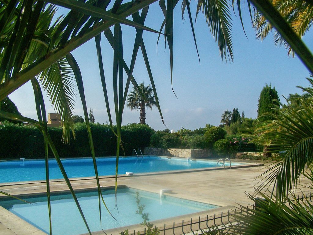 Bandol, Beautiful T2 any comfort, Private car park, swimming pool, tennis, WIFI, direct access SEA