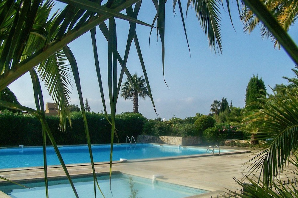 Bandol, Beautiful T2 any comfort, Private car park, swimming pool, tennis, WIFI, direct access SEA