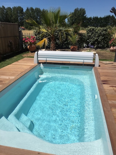 "Notre oasis de paix"  avec piscine chauffée, à 10 mn à pieds de la mer