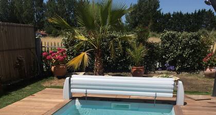 "Our oasis of peace" with heated swimming pool, 10 minutes' walk from the sea