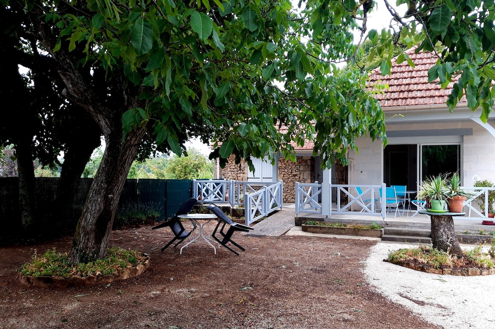 located in Périgord at 4 km from sarlat holiday cottage 52m2, 1 bedroom