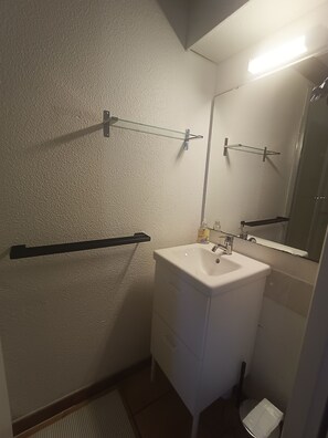Dusj, hårføner og såpe