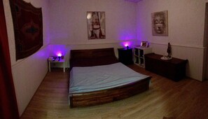 4 多间卧室、办公桌、熨斗/熨衣板、旅行婴儿床