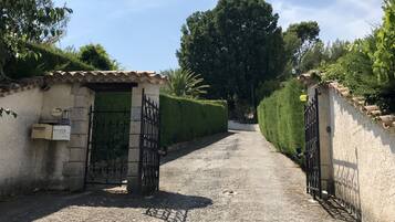 Enceinte de lâhĂ©bergement