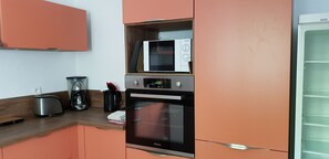 Fridge, microwave, oven, stovetop - Exceptional setting for 3 * Villa with 4500m² of land (Fayence)