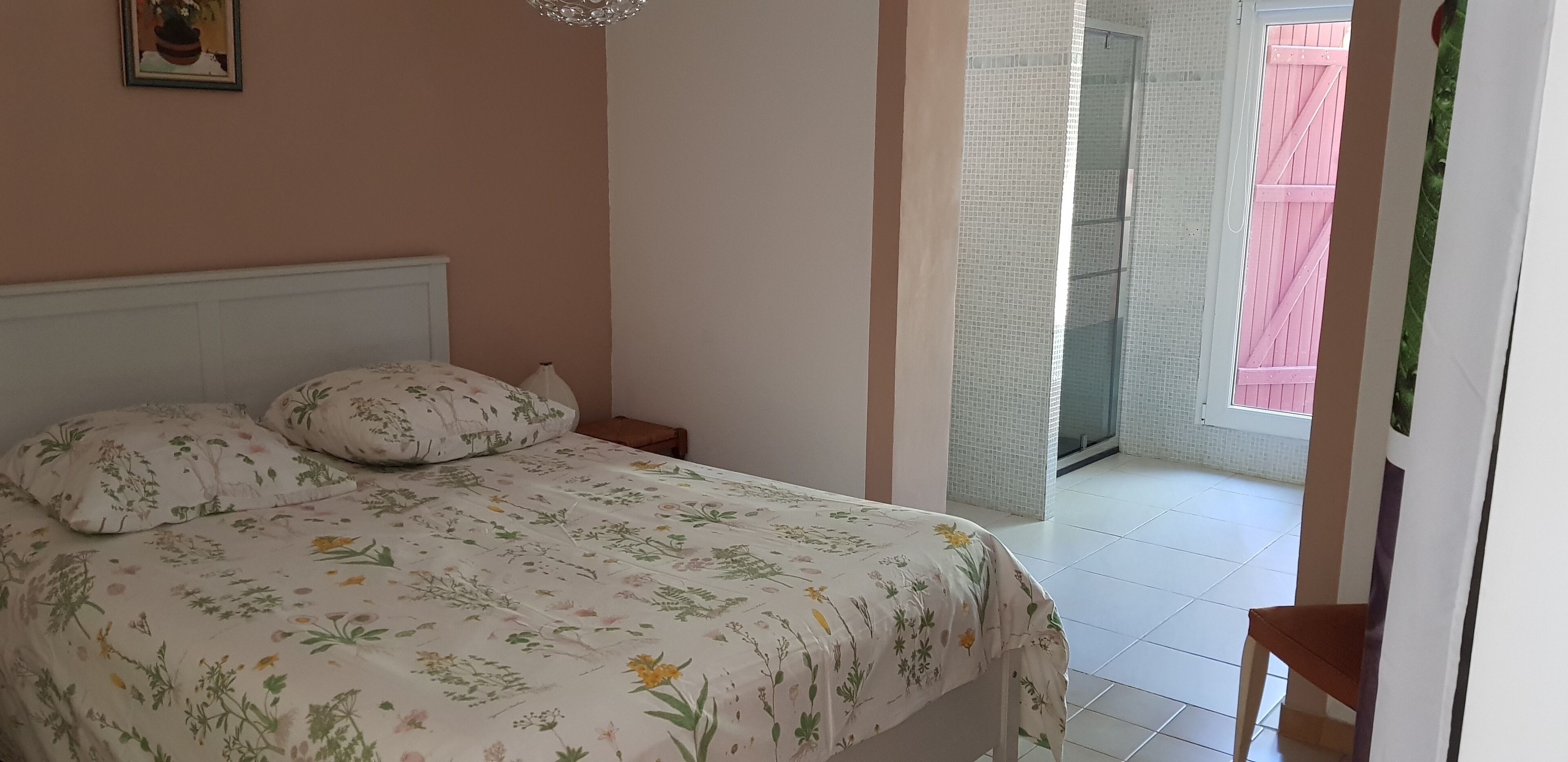 4 bedrooms, iron/ironing board, WiFi