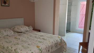 4 slaapkamers, een strijkplank/strijkijzer, wifi