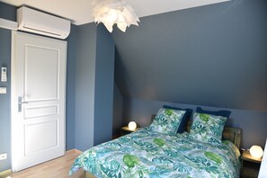 3 bedrooms, iron/ironing board, free WiFi, bed sheets - Le Cerisier: superb comfortable property with air-conditioned rooms and garden. (Kaysersberg-Vignoble)