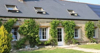 Maison entierement rénovée à la campagne dans village touristique