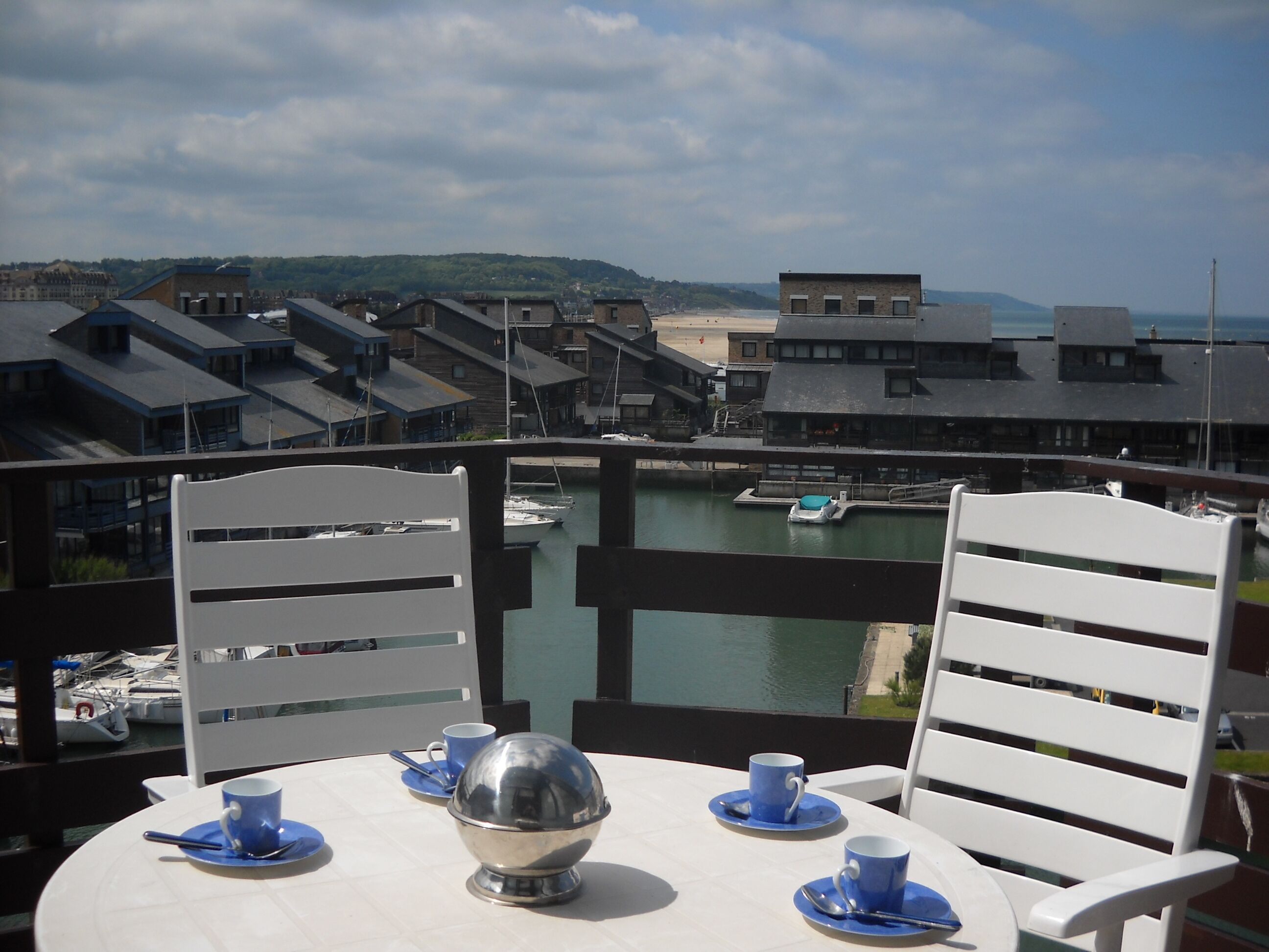 Spacious Triplex Terrasse Deauville 80M2 Port Marina Sea / Beach View 5Mins Walk